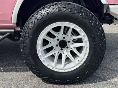 2023 Ford Bronco BLACK DIAMOND, PINK WRAP