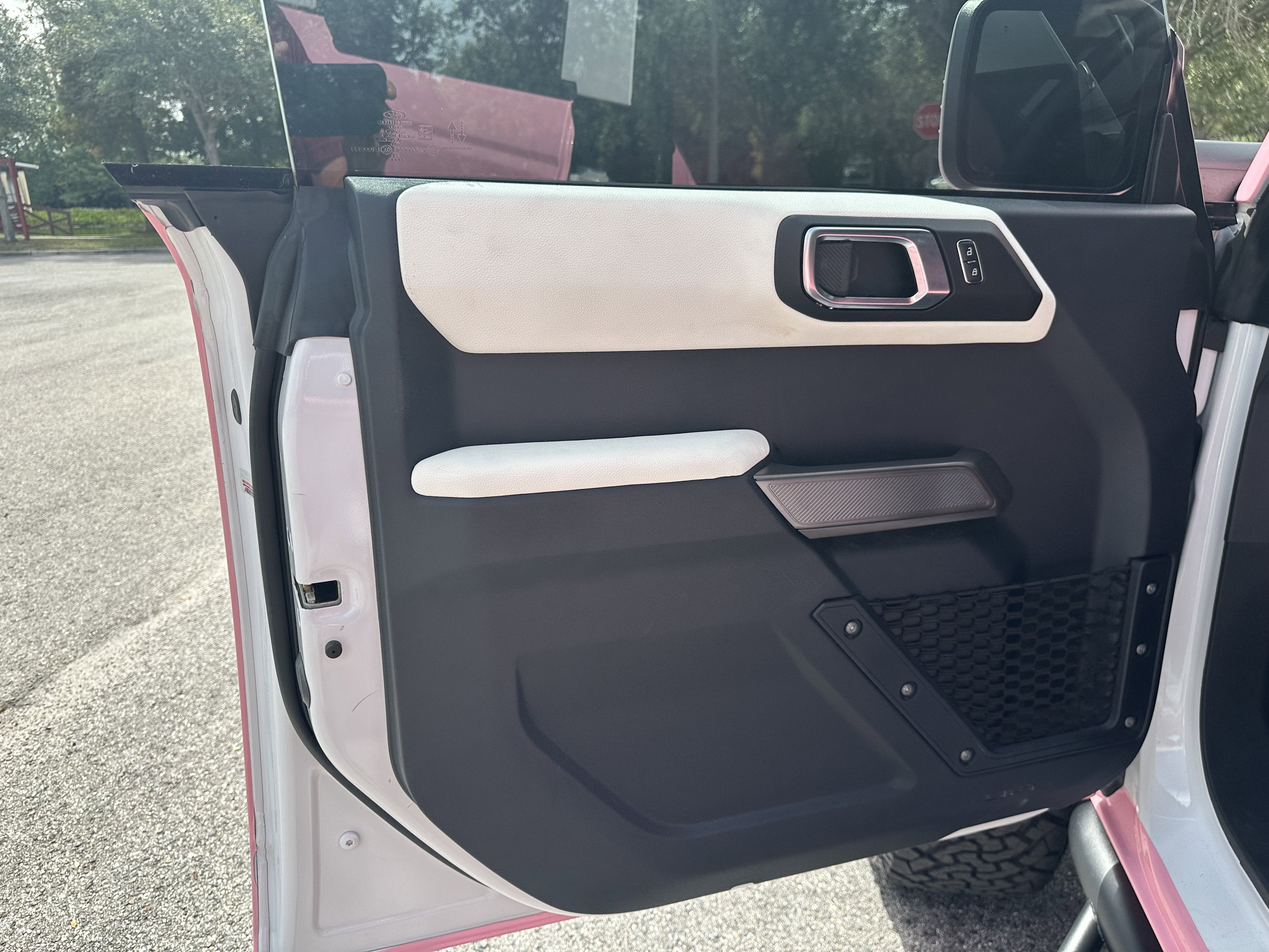 2023 Ford Bronco BLACK DIAMOND, PINK WRAP