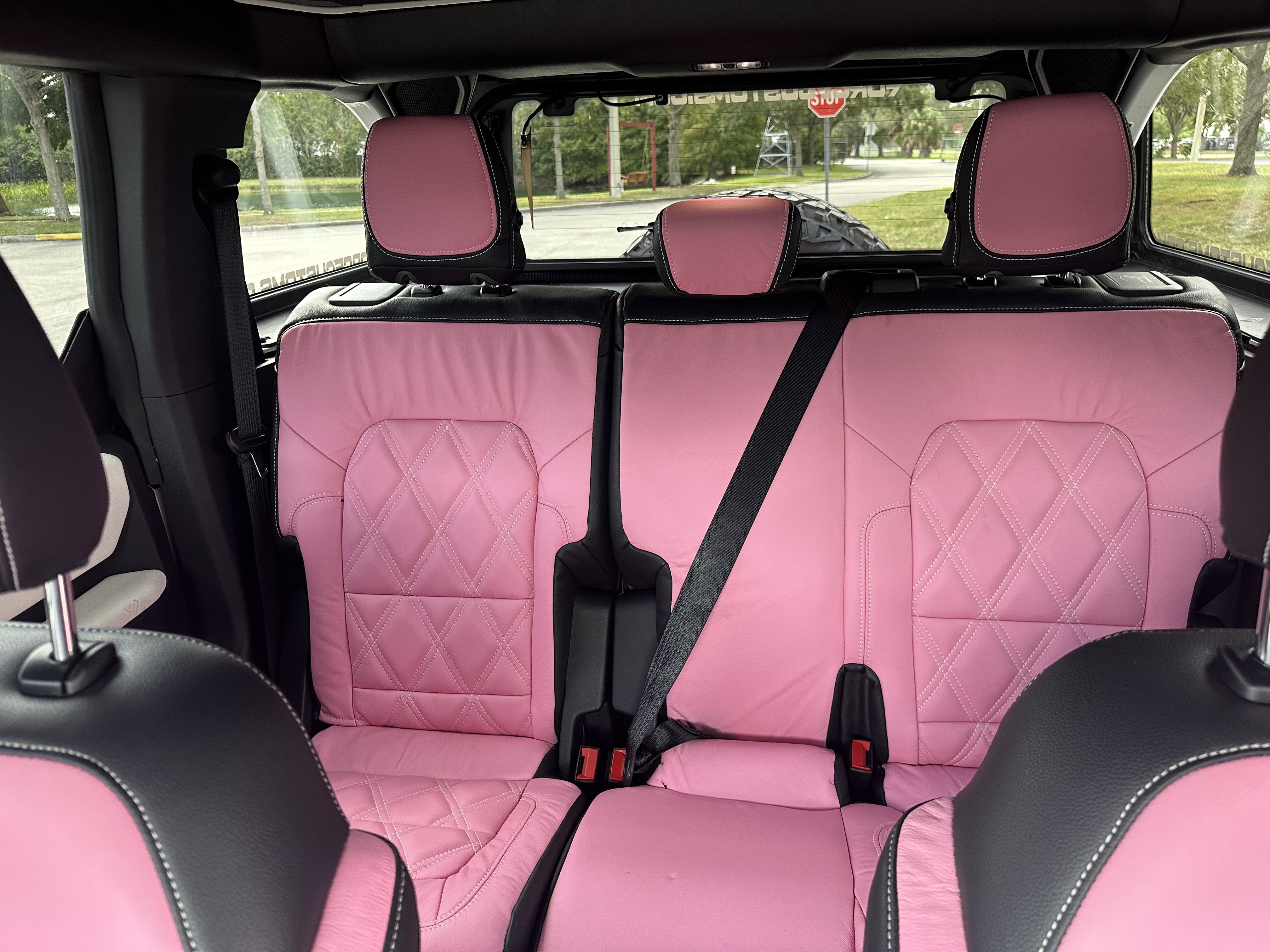 2023 Ford Bronco BLACK DIAMOND, PINK WRAP