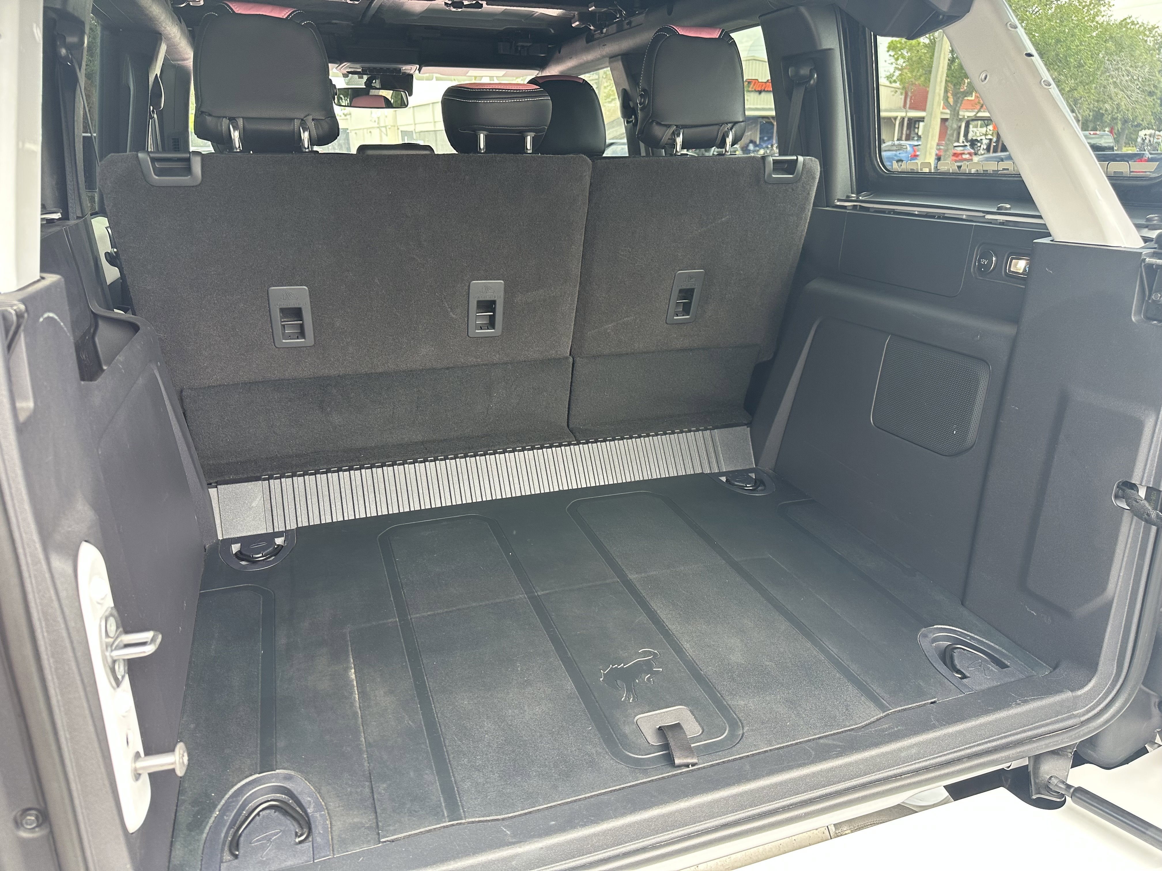 2023 Ford Bronco BLACK DIAMOND, PINK WRAP