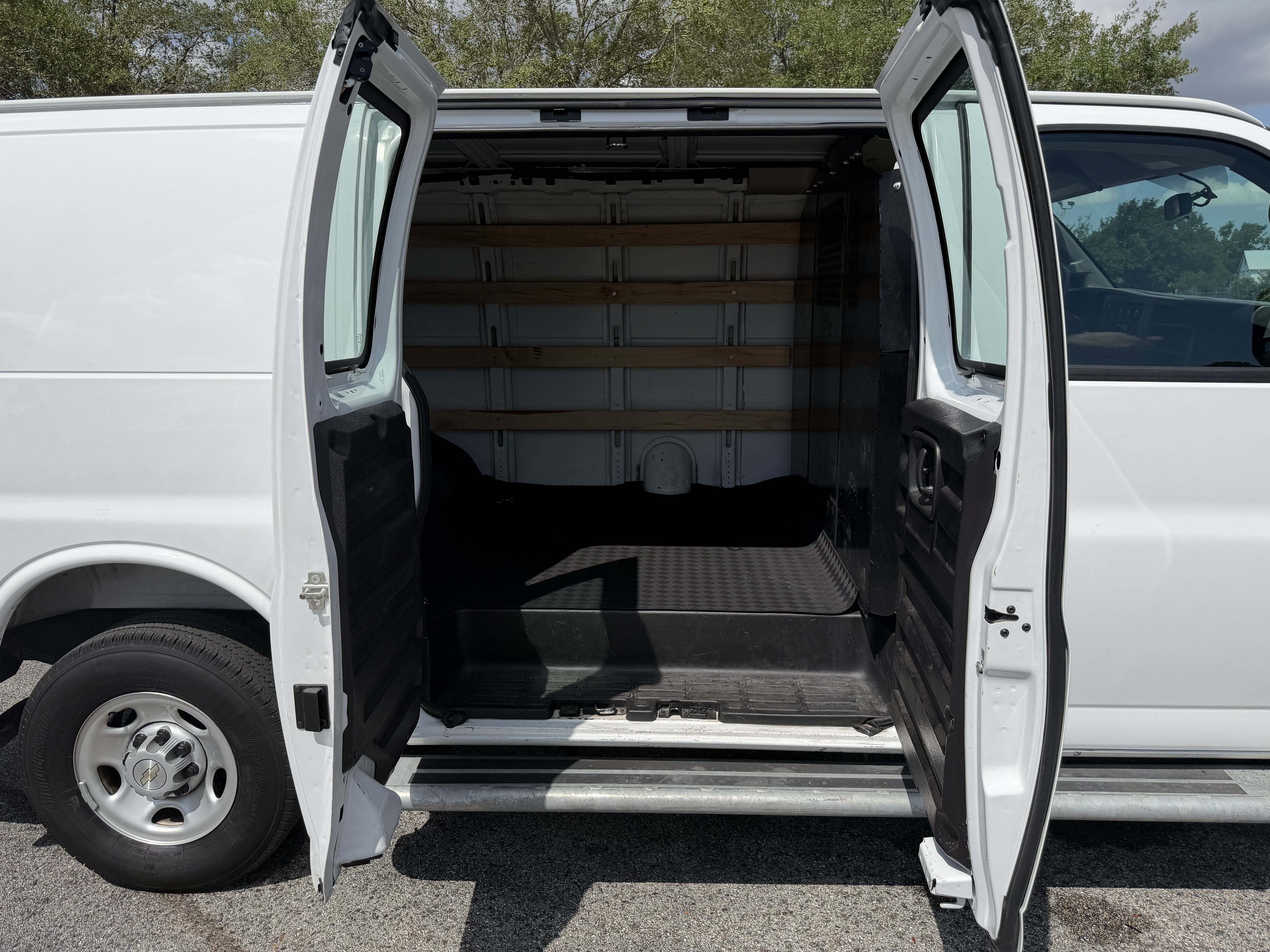 2025 Chevrolet Express Cargo Van RWD 2500 135