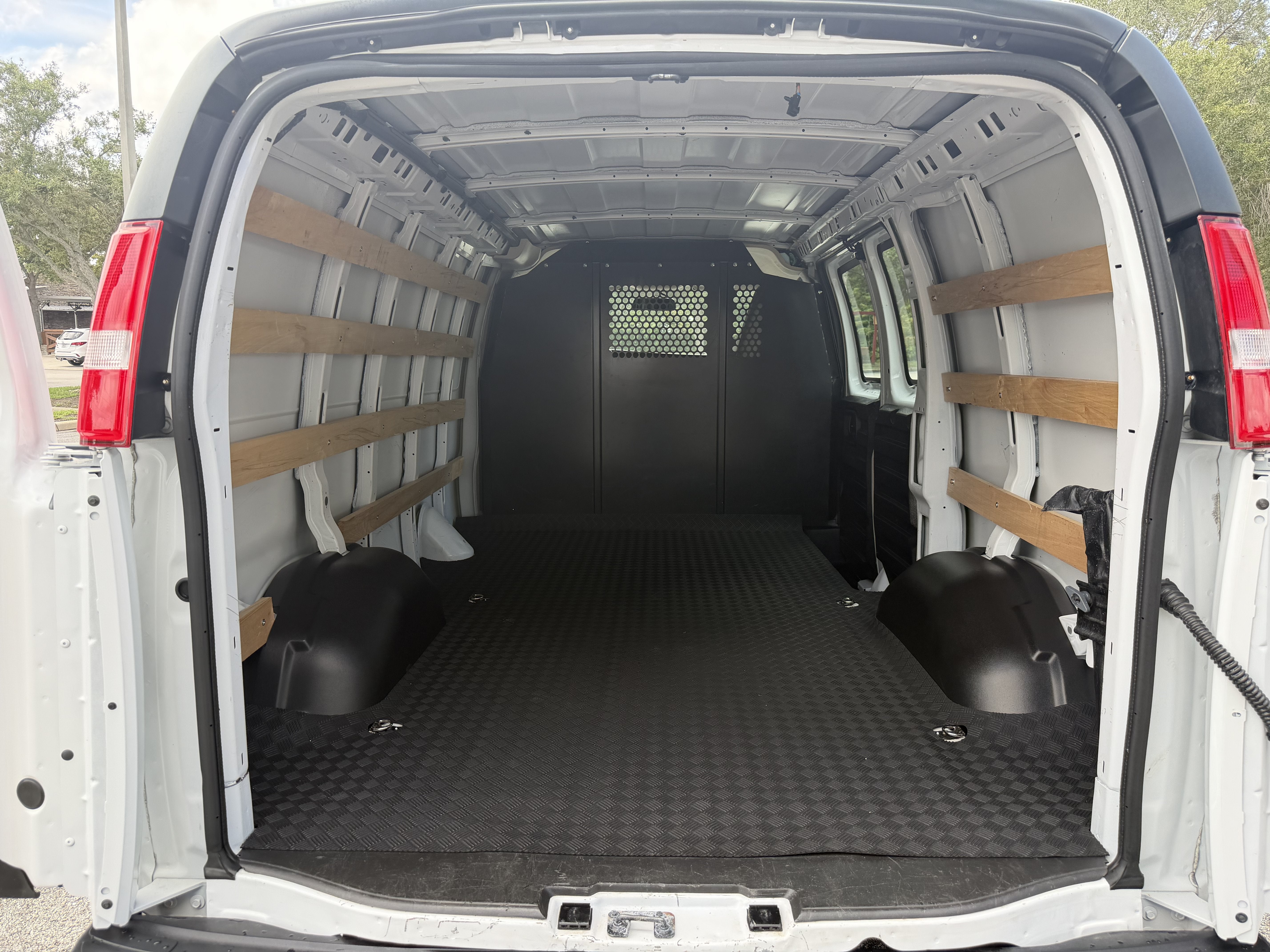 2025 Chevrolet Express Cargo Van RWD 2500 135