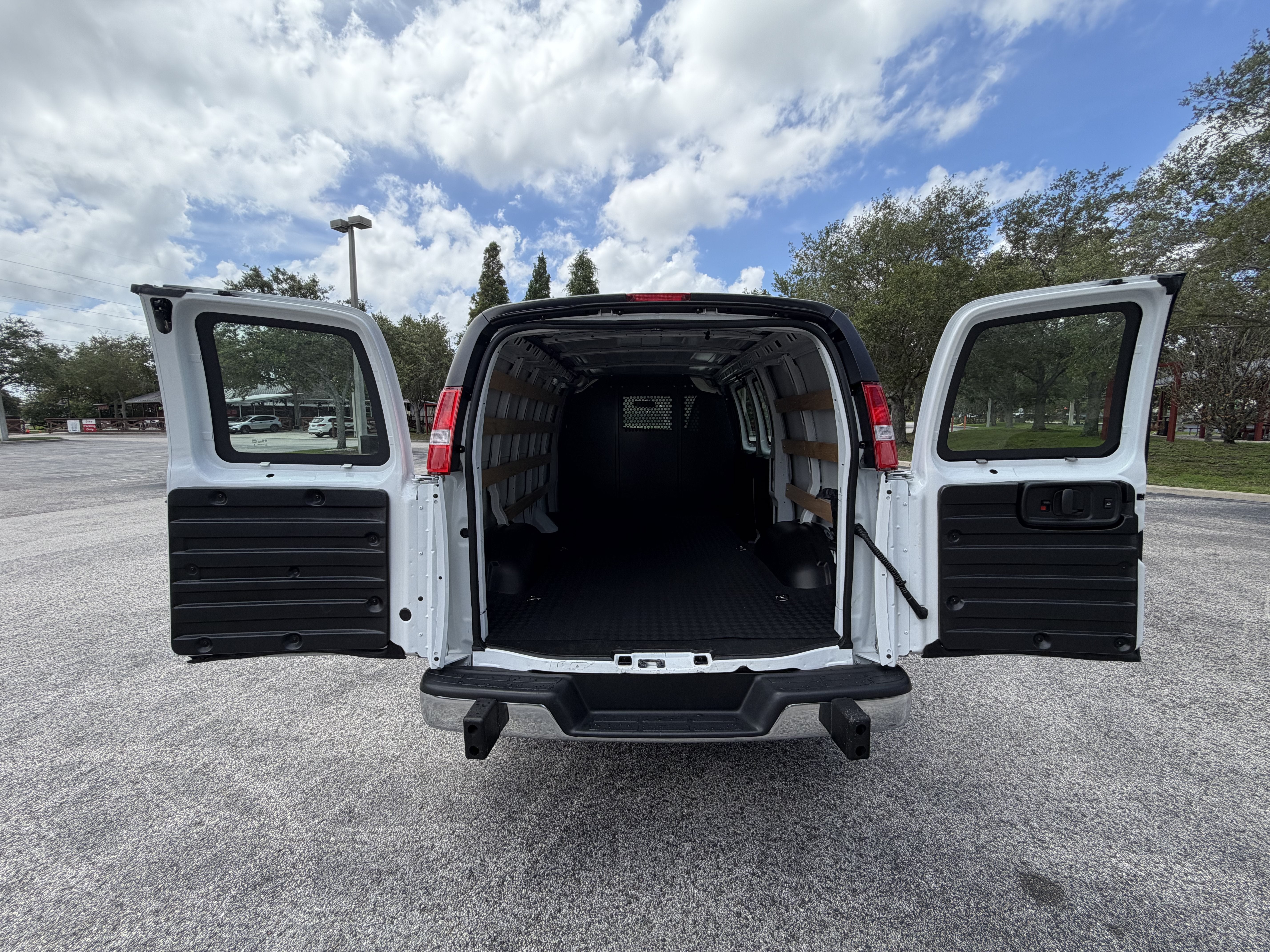 2025 Chevrolet Express Cargo Van RWD 2500 135