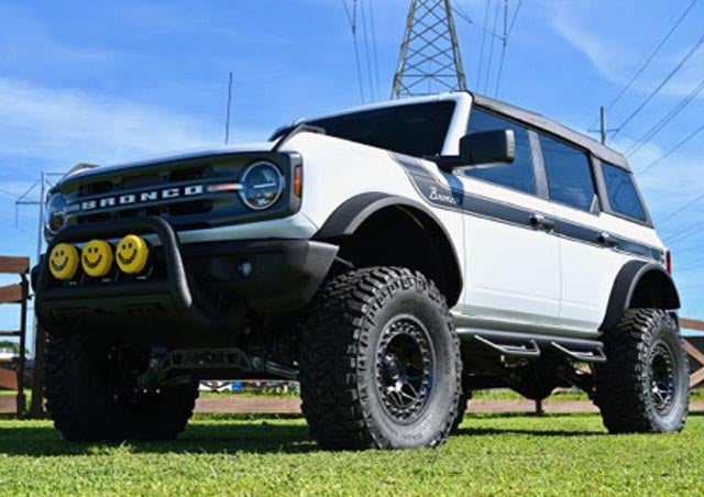 image of a custom Bronco with yellow smiley face accents on the fender