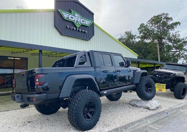 image of a Jeep with custom color