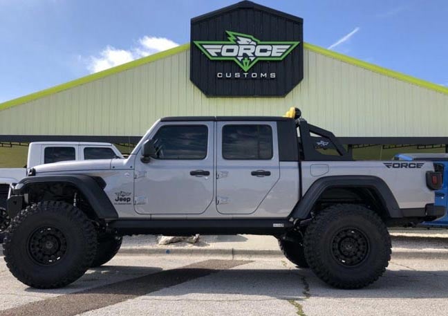 image of a Jeep with custom color